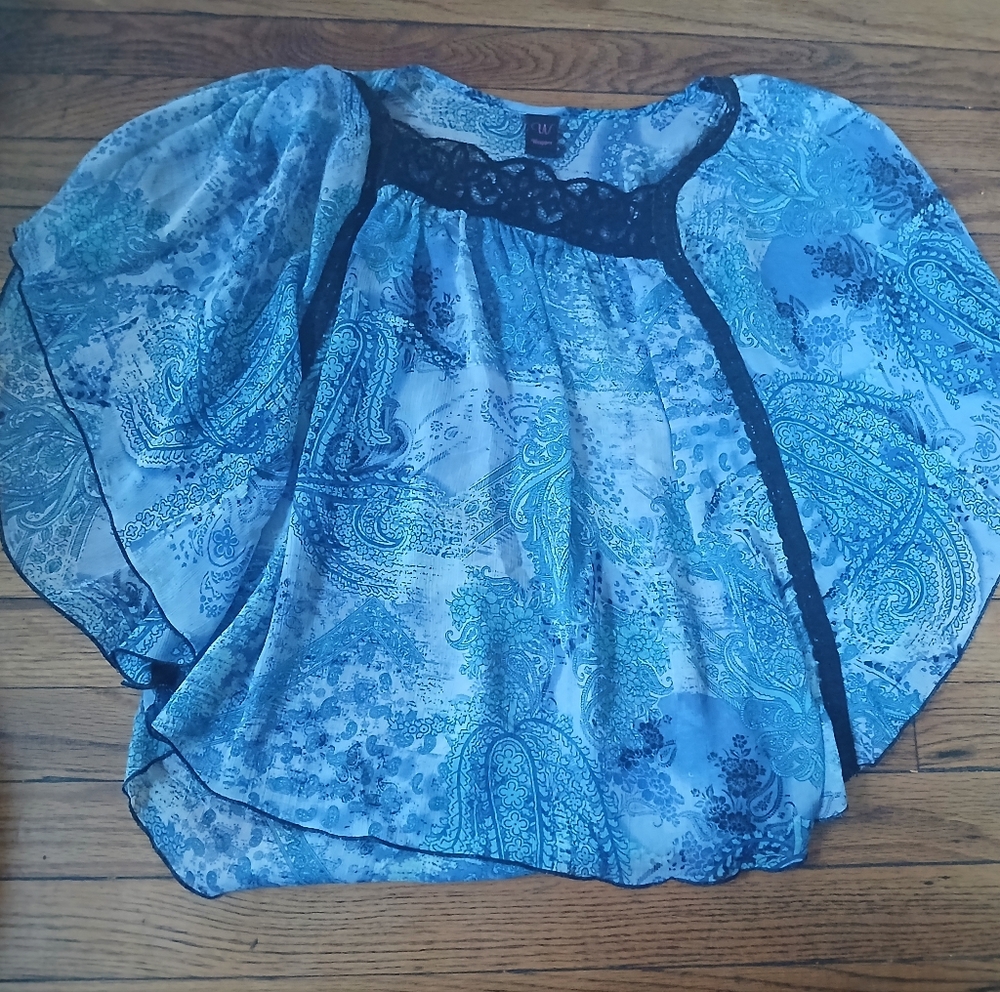 Wrapper Brand- Women's Blue Lightweight Sheer Casual Blouse. Size Medium